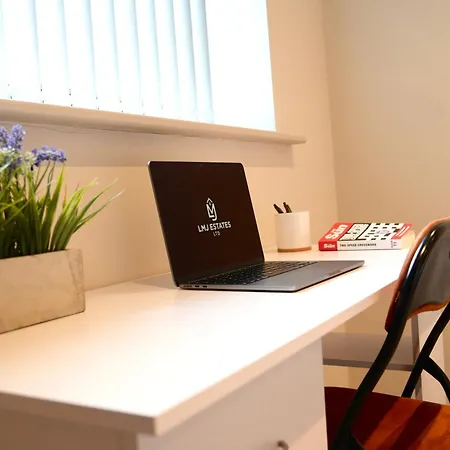Apartment Spacious Leeds Centre Apartment, Netflix,fast Wifi,coffee Machine Leeds (West Yorkshire)